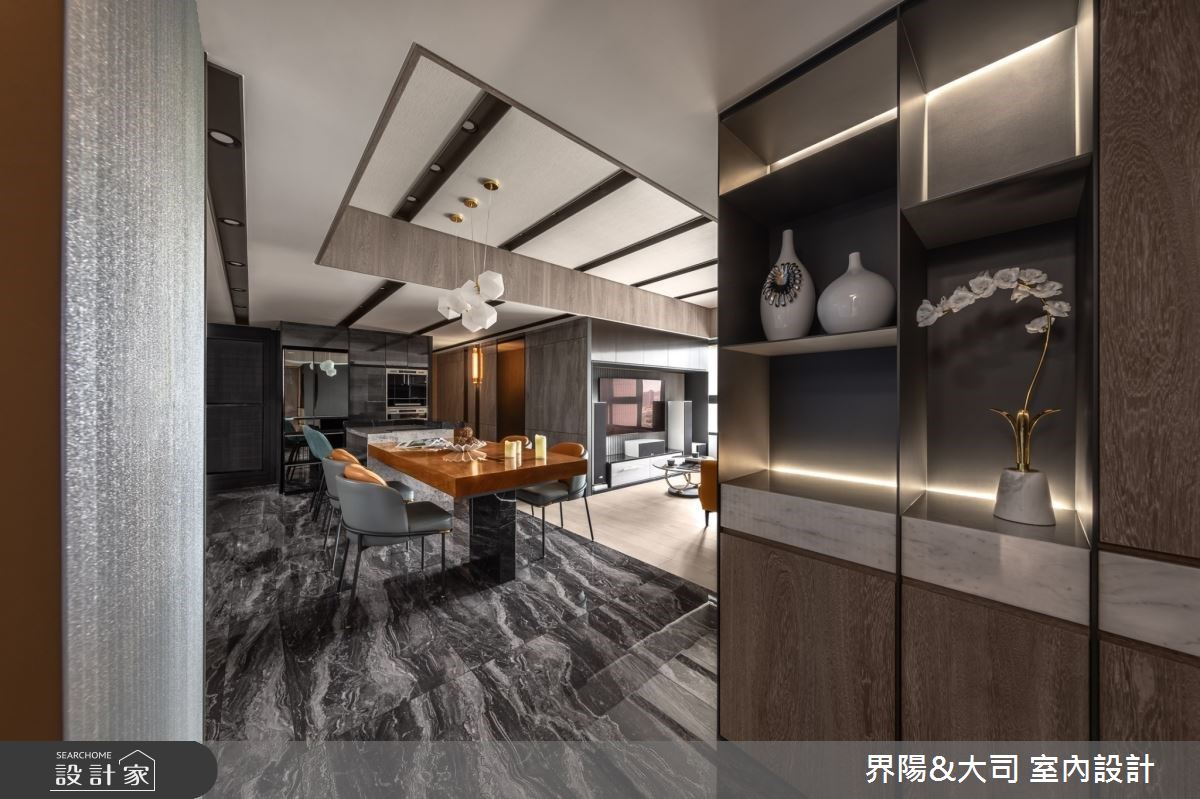 雖然室內坪數僅有 27 坪,一進門卻擁有豪宅的大器氣場