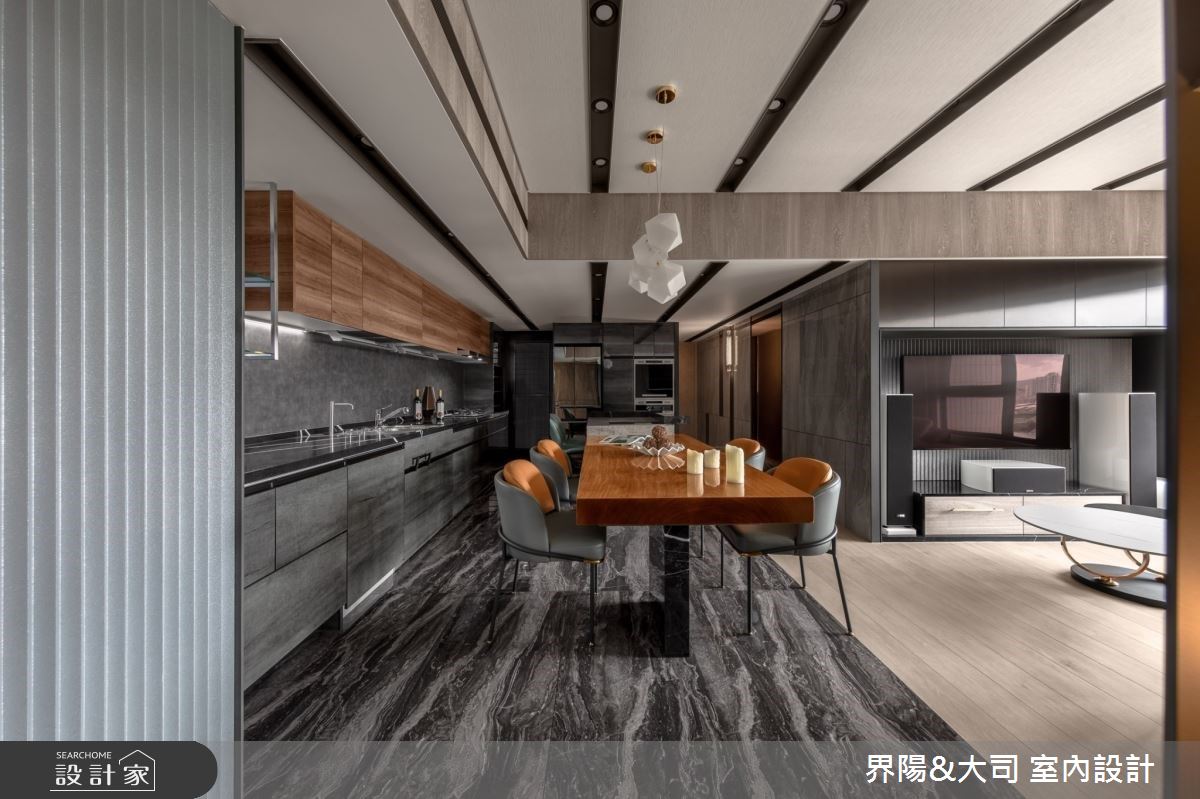 雖然室內坪數僅有 27 坪,一進門卻擁有豪宅的大器氣場