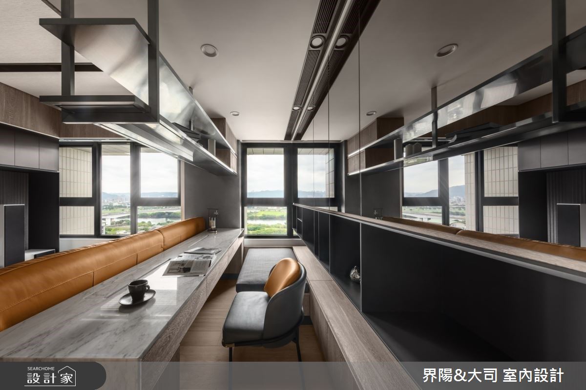 雖然室內坪數僅有 27 坪,一進門卻擁有豪宅的大器氣場