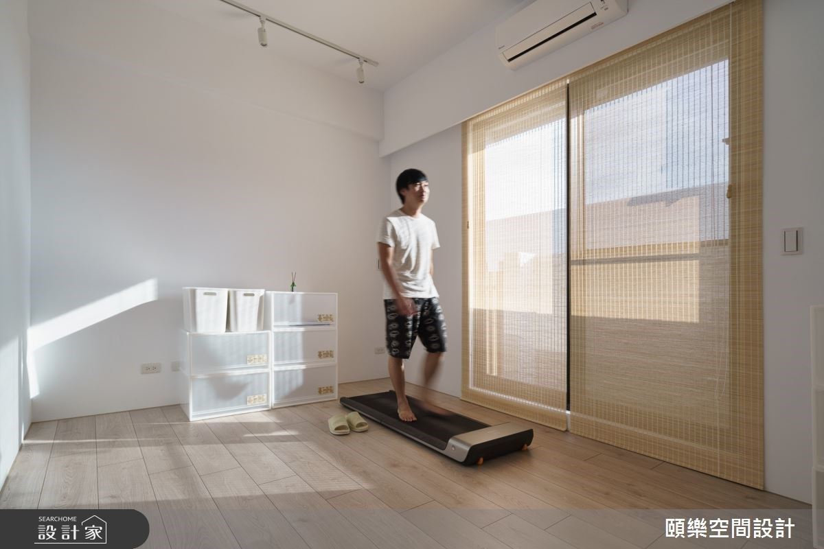 在畫布上作畫的是畫家,畫出對生命、對感觸的敘述;而