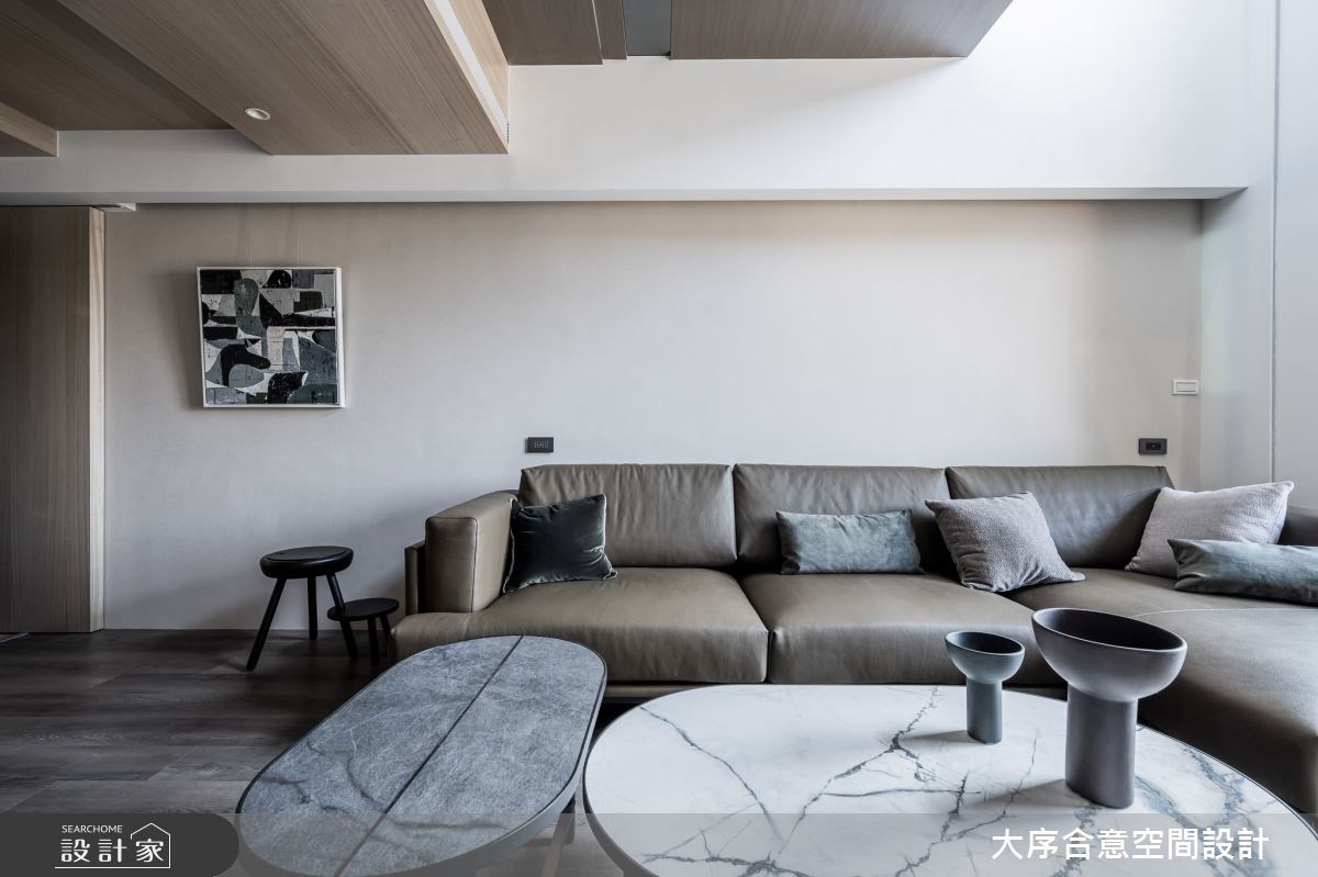 60坪現代風樓中樓,男屋主平時行動不方便,有使用輔具