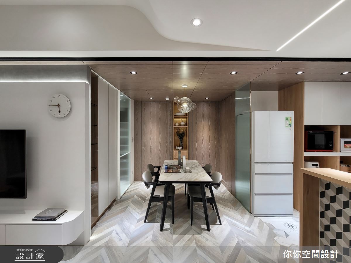 三房兩廳的25坪中古屋,設計師利用各種木紋展現溫馨感