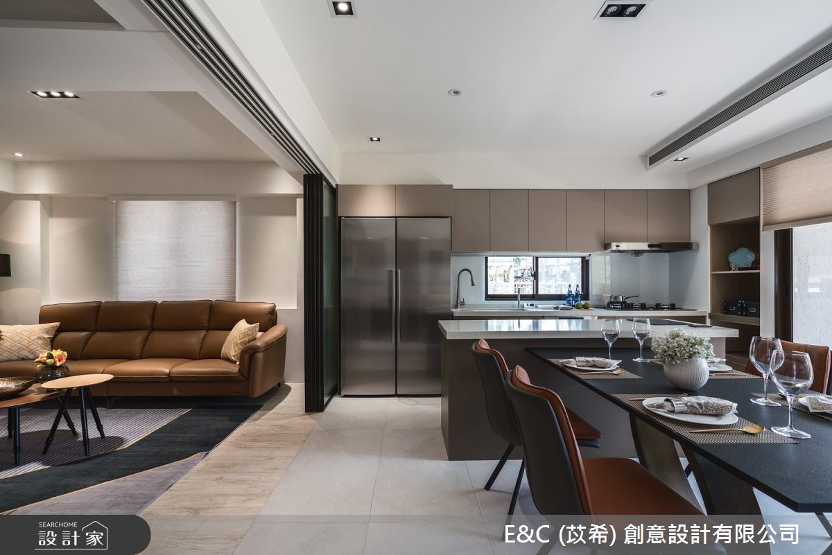 三房兩廳的34坪老屋,設計師運用木皮、灰色、玻璃、進