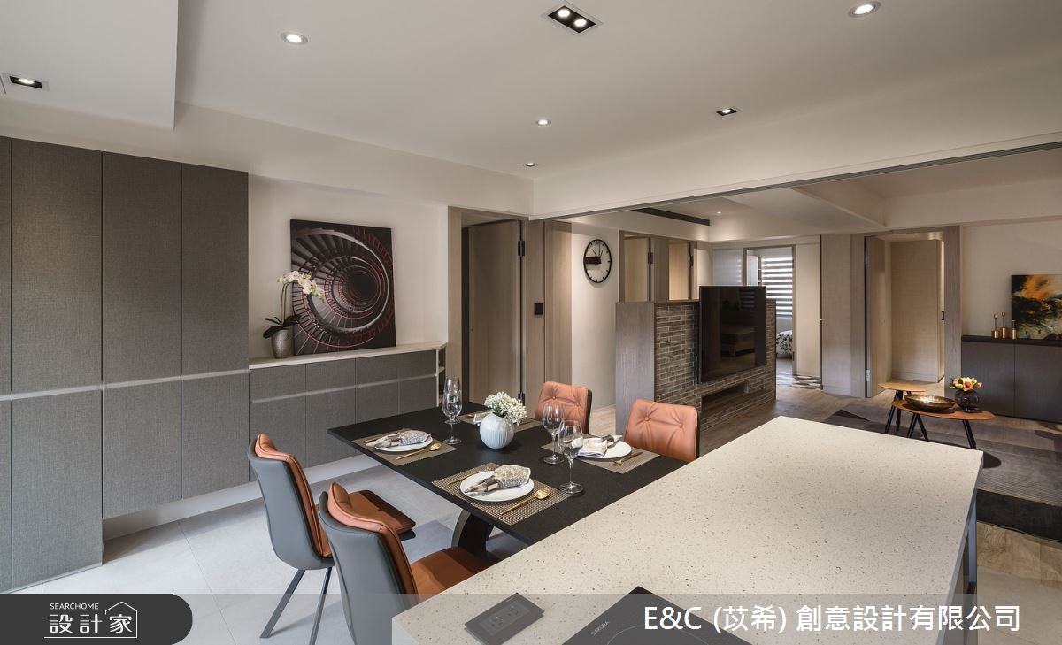 三房兩廳的34坪老屋,設計師運用木皮、灰色、玻璃、進