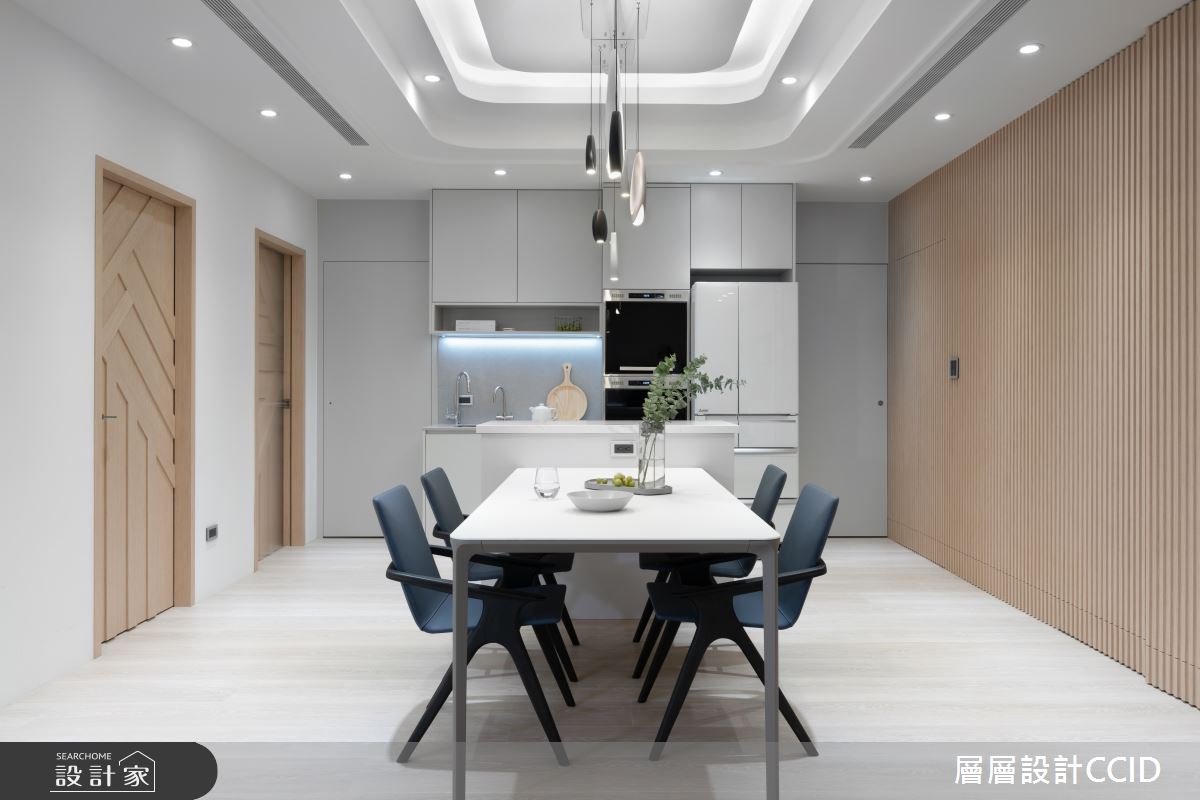 75 坪大坪數住宅為老屋翻新案例,清新的白色與木質搭