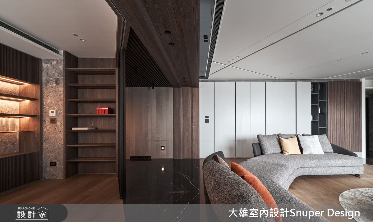 方正格局的四道牆,彷彿不可打破的空間基本架構;然而