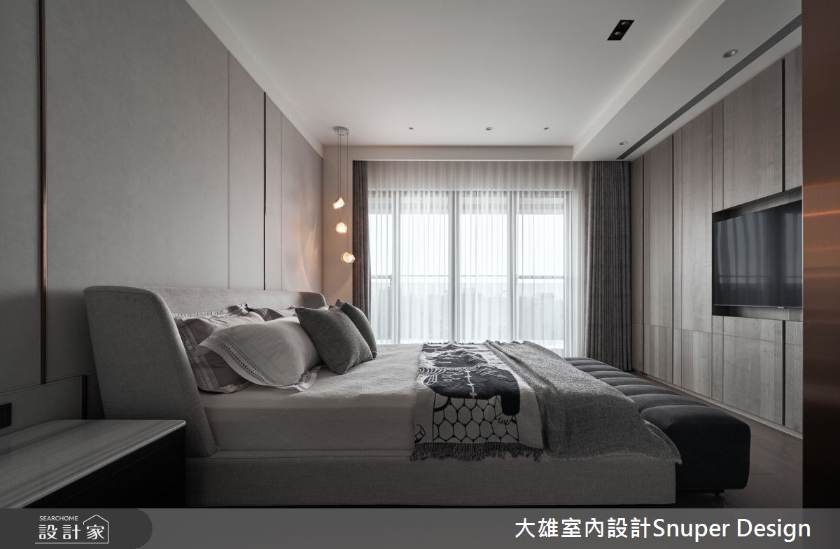 方正格局的四道牆,彷彿不可打破的空間基本架構;然而