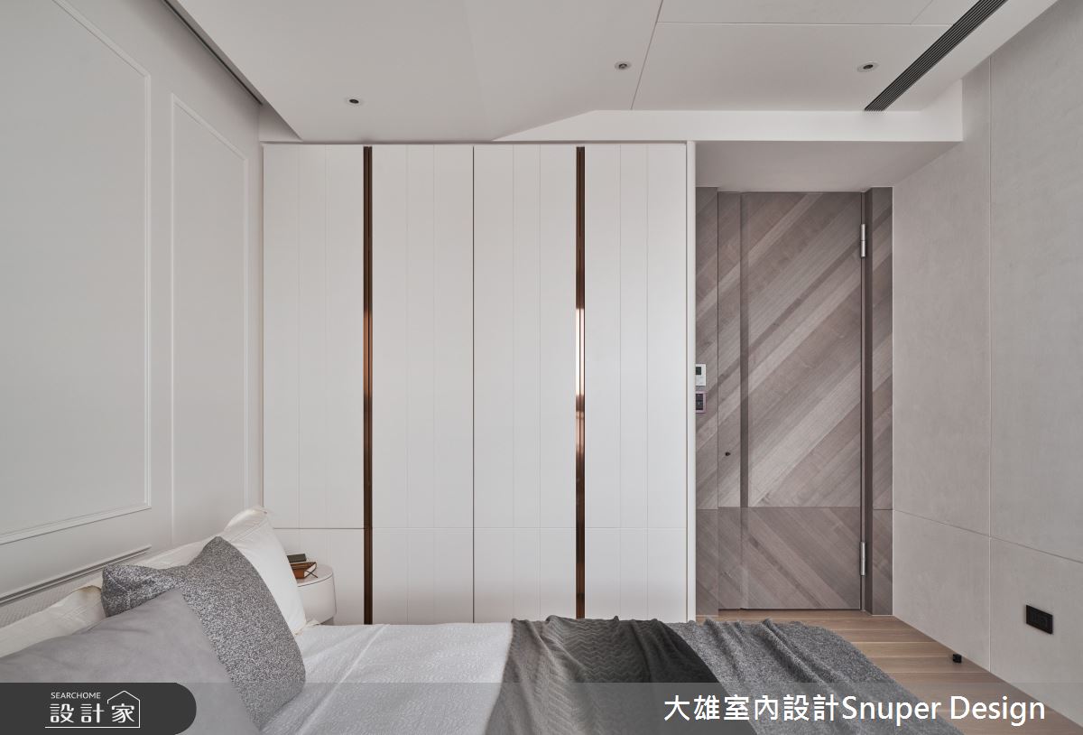 方正格局的四道牆,彷彿不可打破的空間基本架構;然而