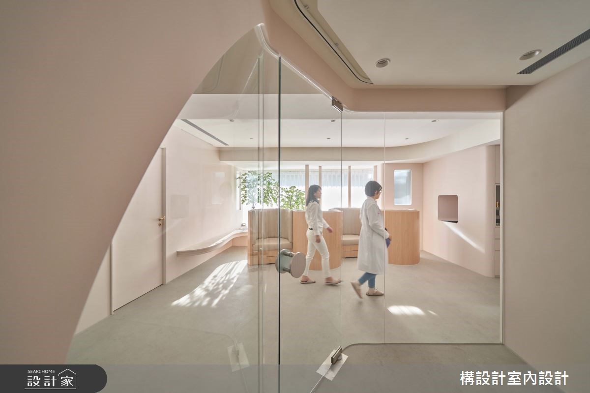 20年老屋重新塑形後,以寬敞門面及陽光廳區迎接顧客,