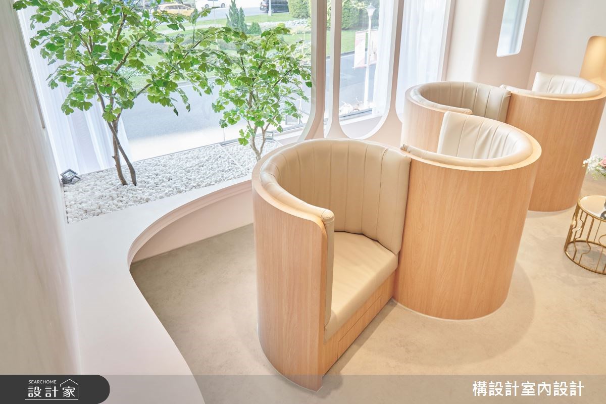 20年老屋重新塑形後,以寬敞門面及陽光廳區迎接顧客,