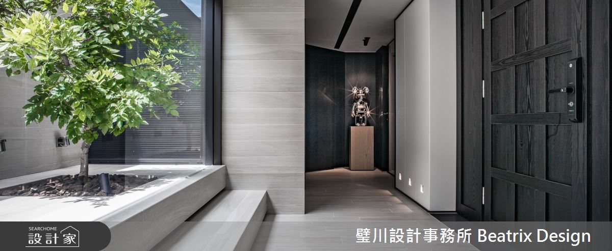 位於台北繁華地段的 65 坪雙拼老屋,是屋主夫妻的起家