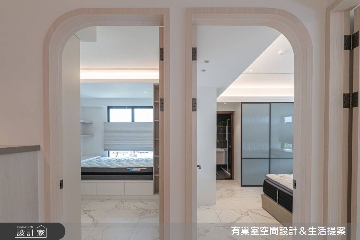 面對第一次裝修的年輕屋主夫妻,設計師除了透過細膩的