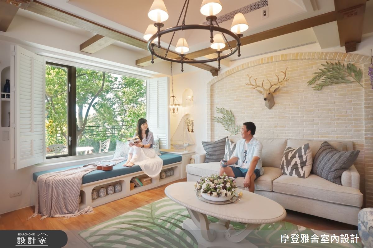 公領域以大面積採光與葉形浮雕、地毯與庭園達到相得益彰的 Indoor / Outdoor 效果。 公領域以大面積採光與葉形浮雕、地毯與庭園達到相得益彰的 Indoor / Outdoor 效果。