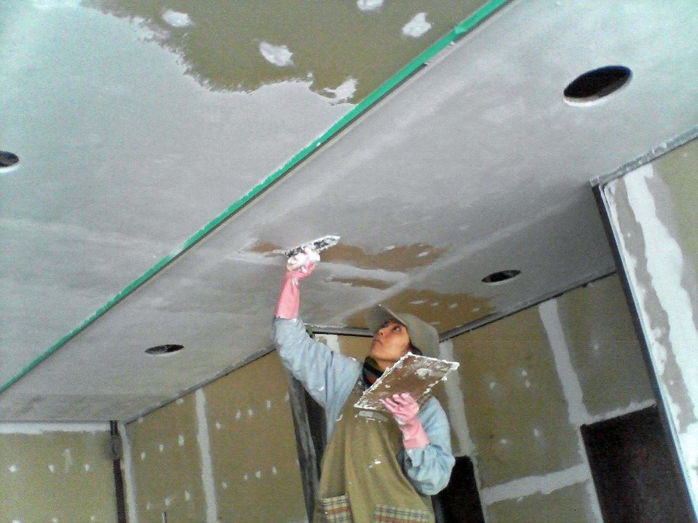 請師傅來粉刷油漆怕工錢太貴?想嘗試 DIY 粉刷牆面,