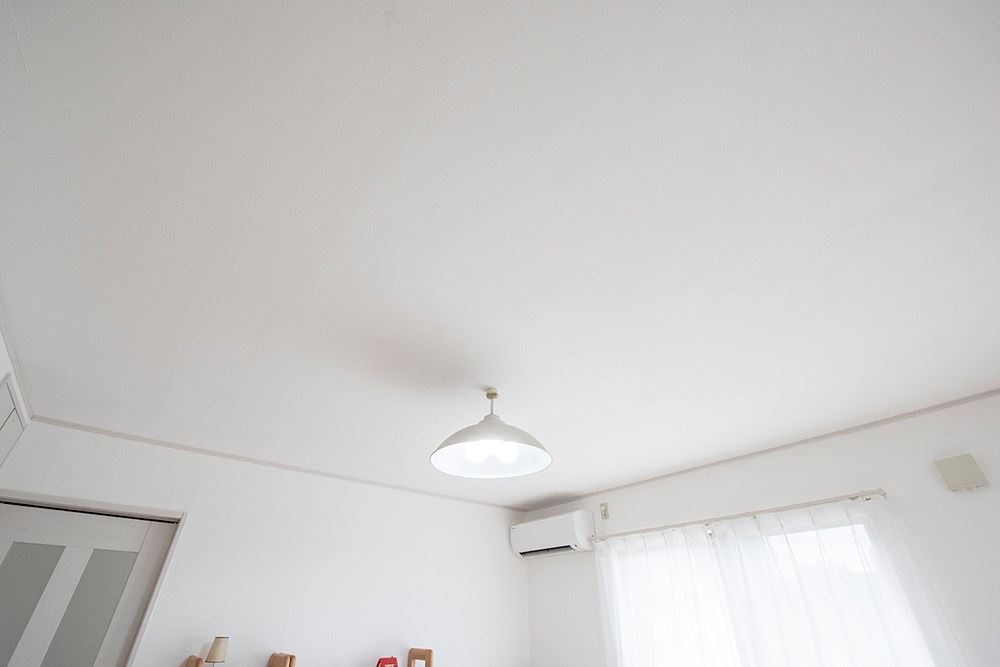請師傅來粉刷油漆怕工錢太貴?想嘗試 DIY 粉刷牆面,