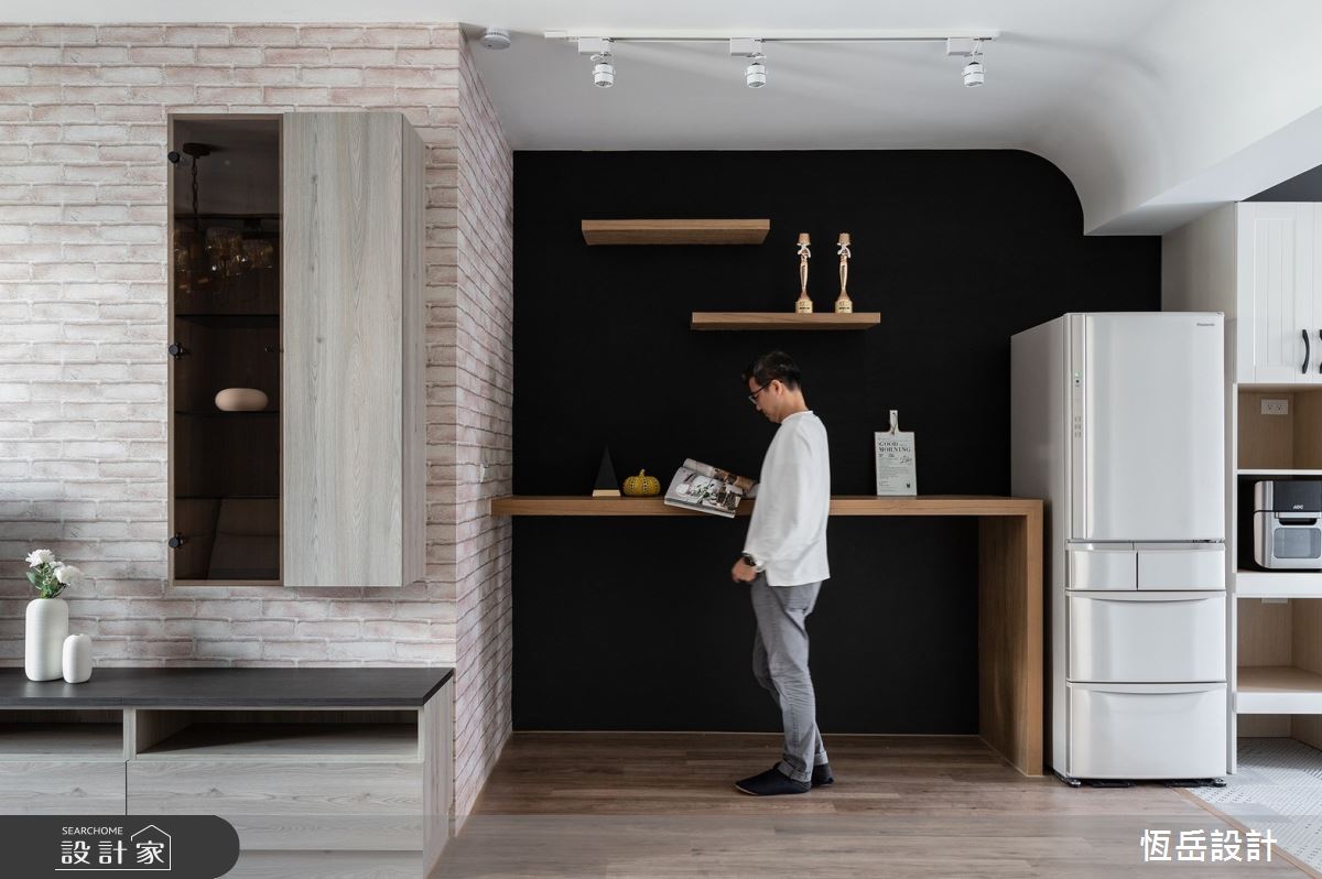 屋齡已有 40 年的老屋,屬於 29 坪的長型屋格局,因此