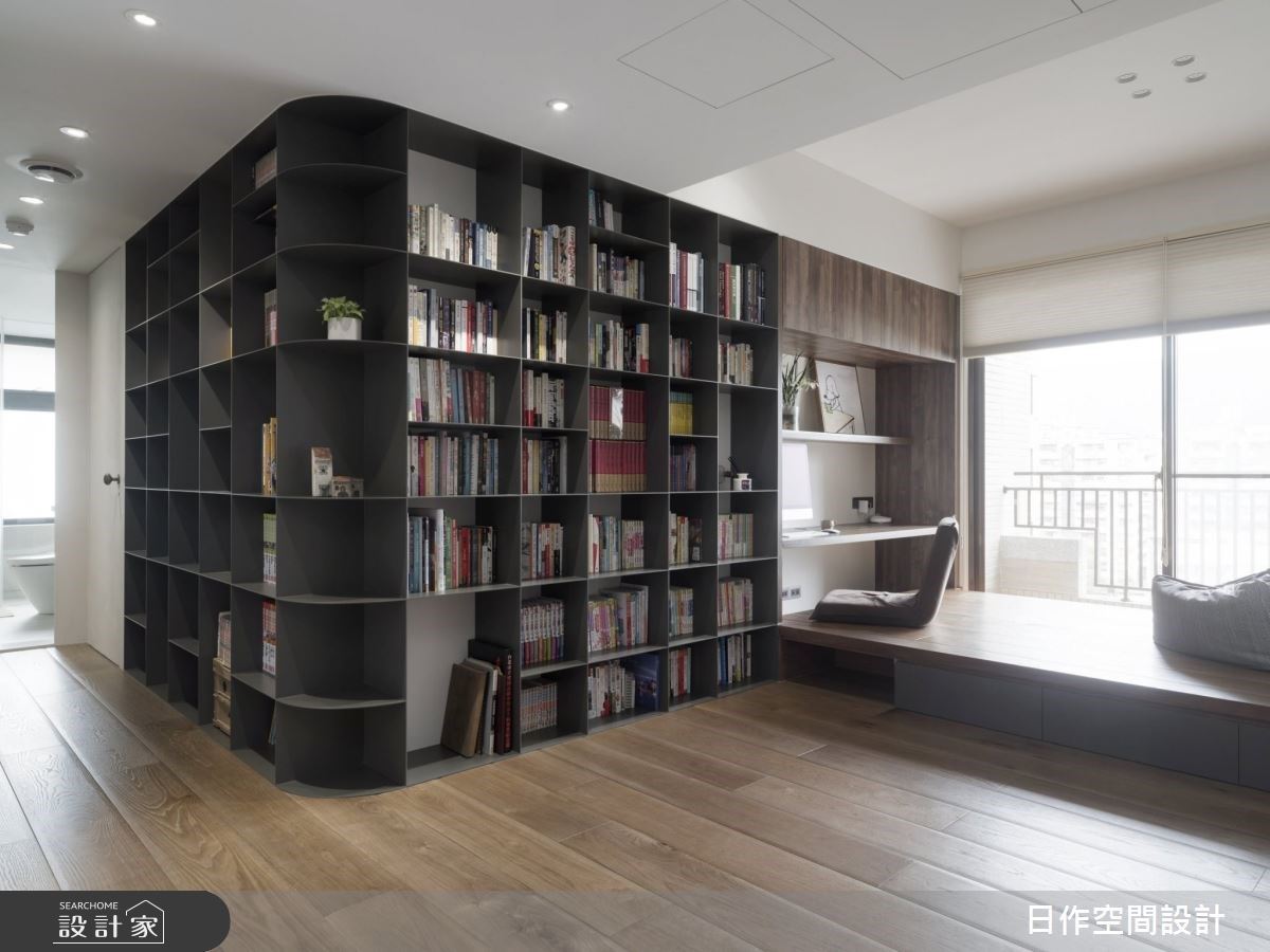將近40坪的中古屋翻新為簡約風親子宅,藉由窗景引入充