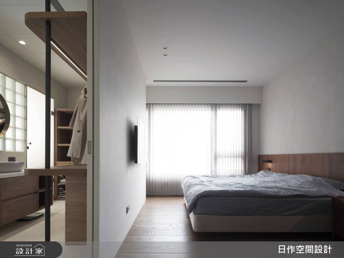 將近40坪的中古屋翻新為簡約風親子宅,藉由窗景引入充