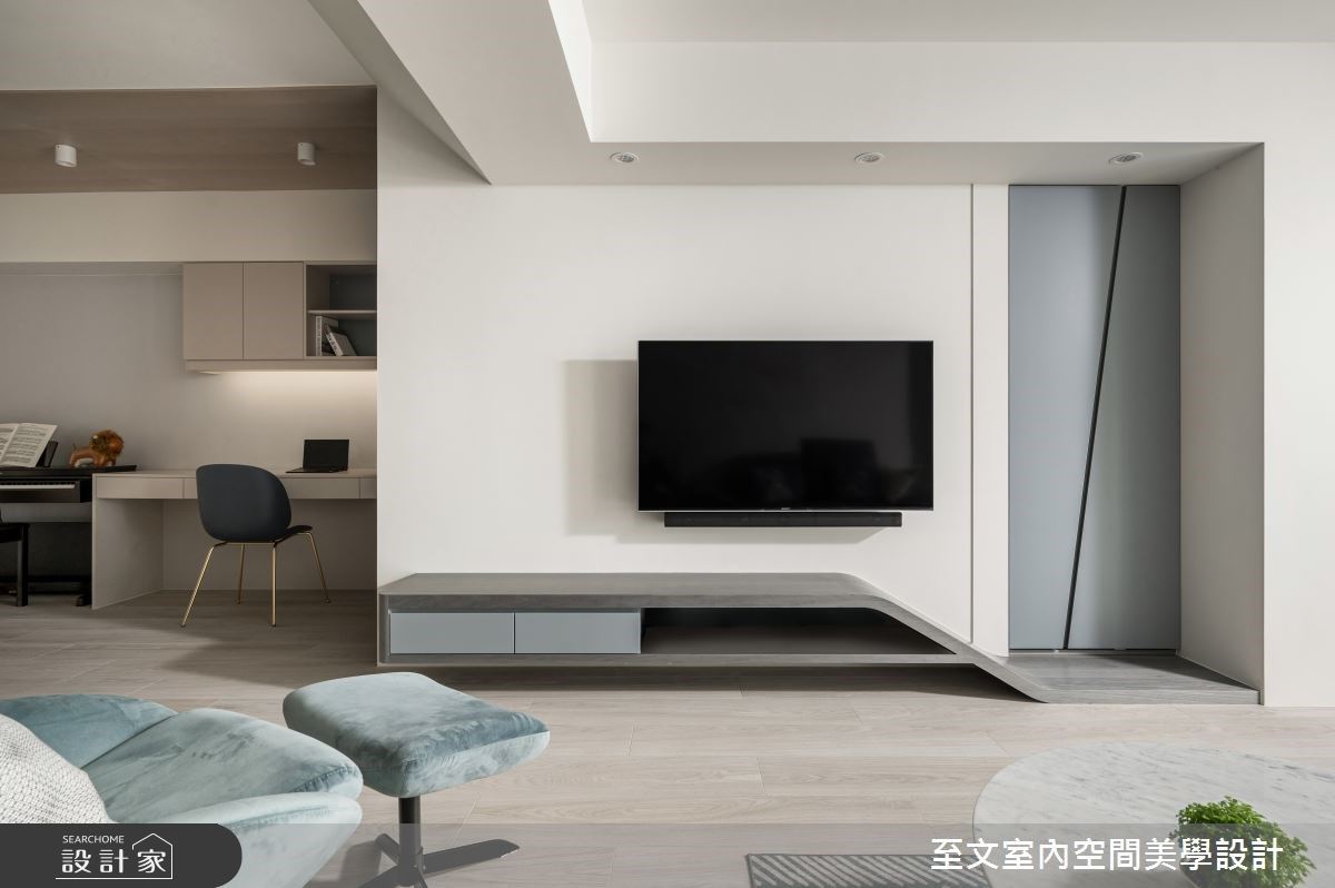 此案為35坪的老屋翻新,透過白色為基底,拉闊空間視野