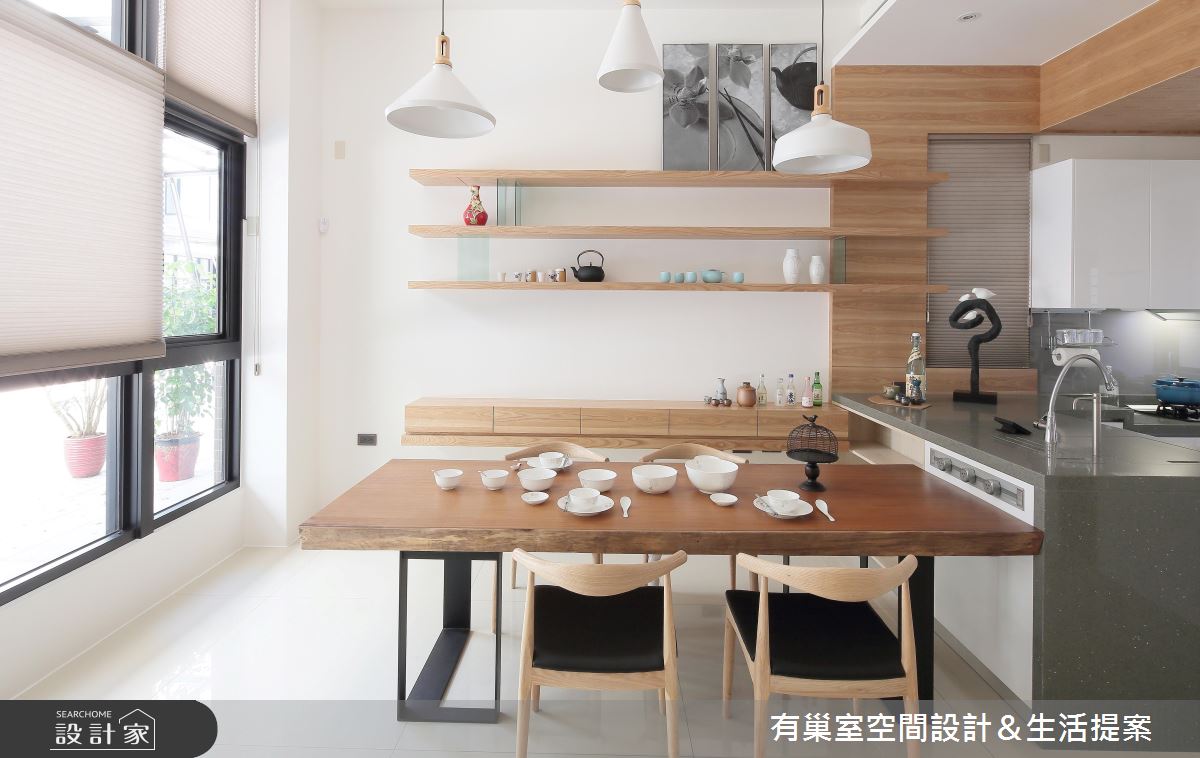屋主一家四口注重居住空間的休閒感、需要足夠的收納以
