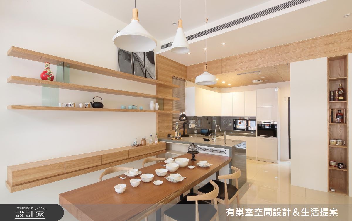 屋主一家四口注重居住空間的休閒感、需要足夠的收納以