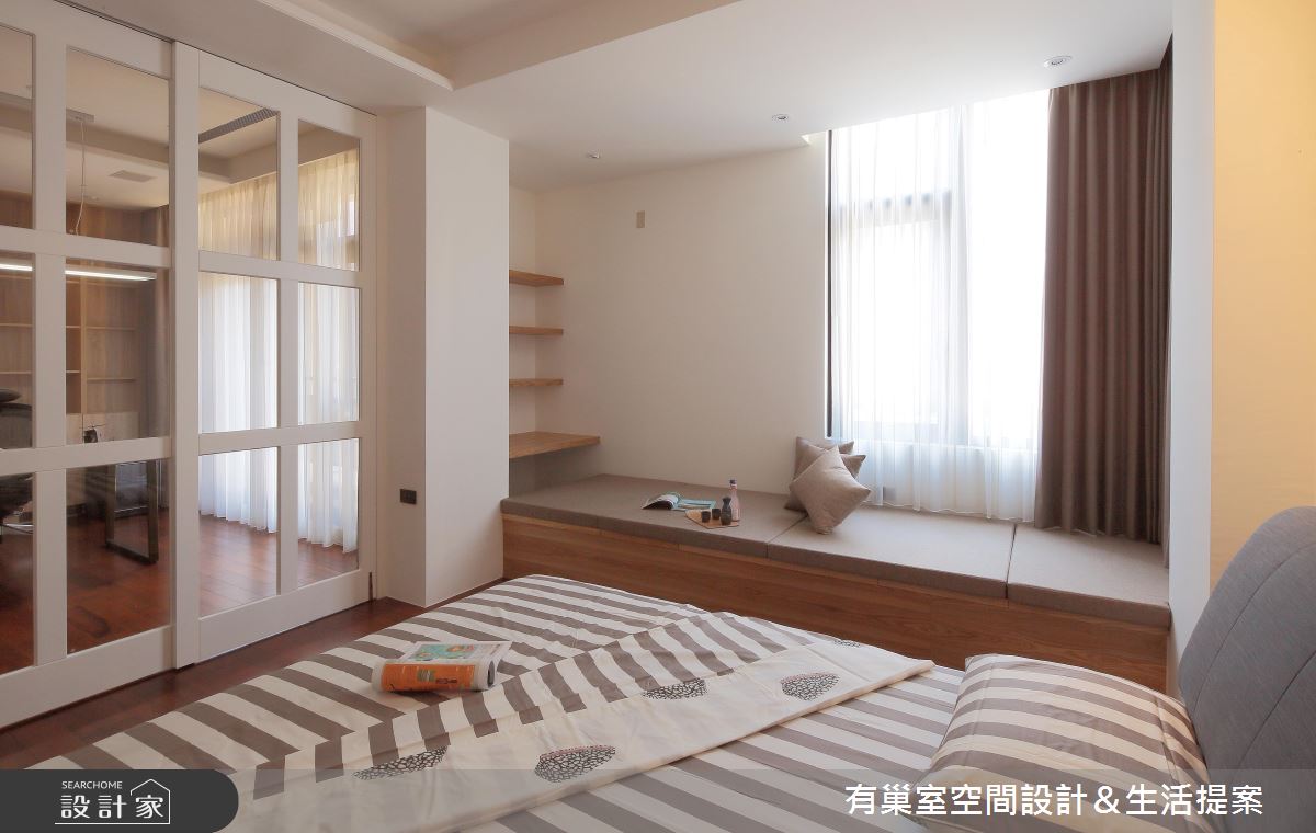 屋主一家四口注重居住空間的休閒感、需要足夠的收納以