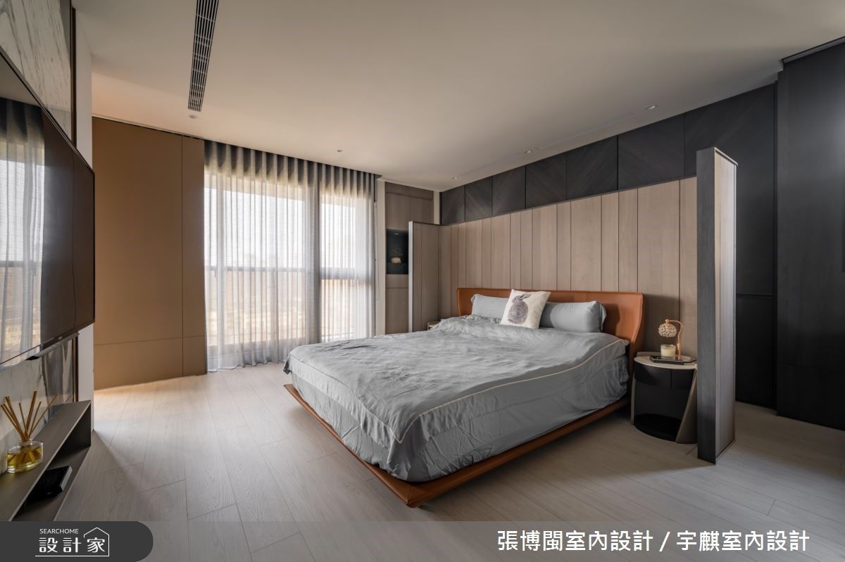利用現代風為基底,大面採光增添室內開闊度,並掌握石