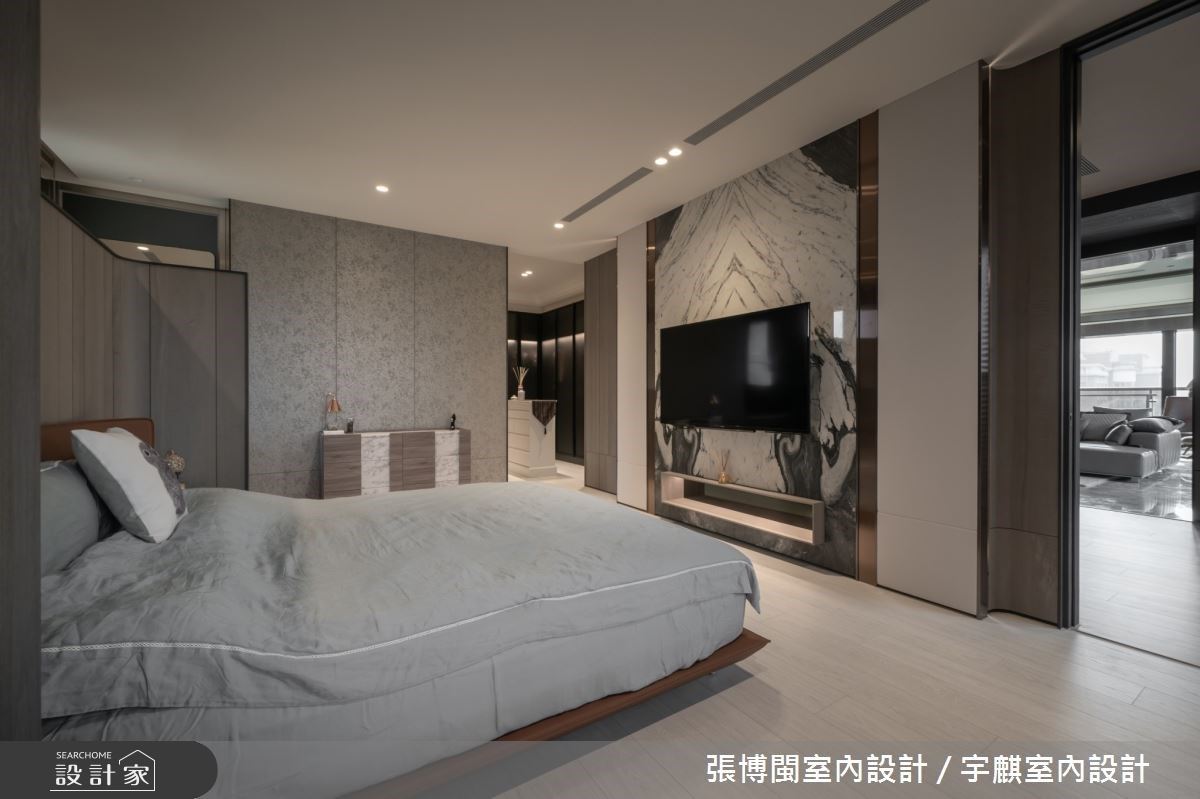 利用現代風為基底,大面採光增添室內開闊度,並掌握石