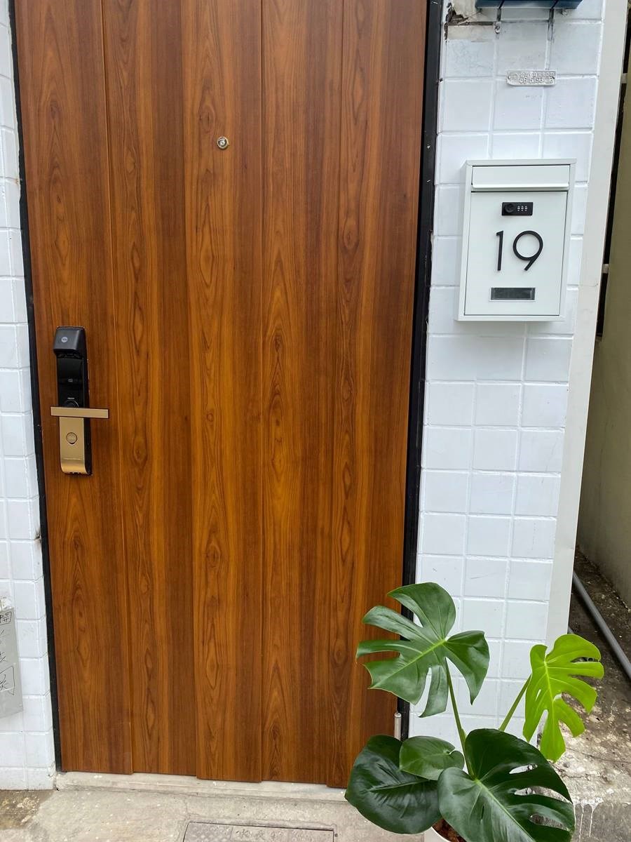 網友三口爸入手一棟便宜的老屋,共四層樓(含地下室停