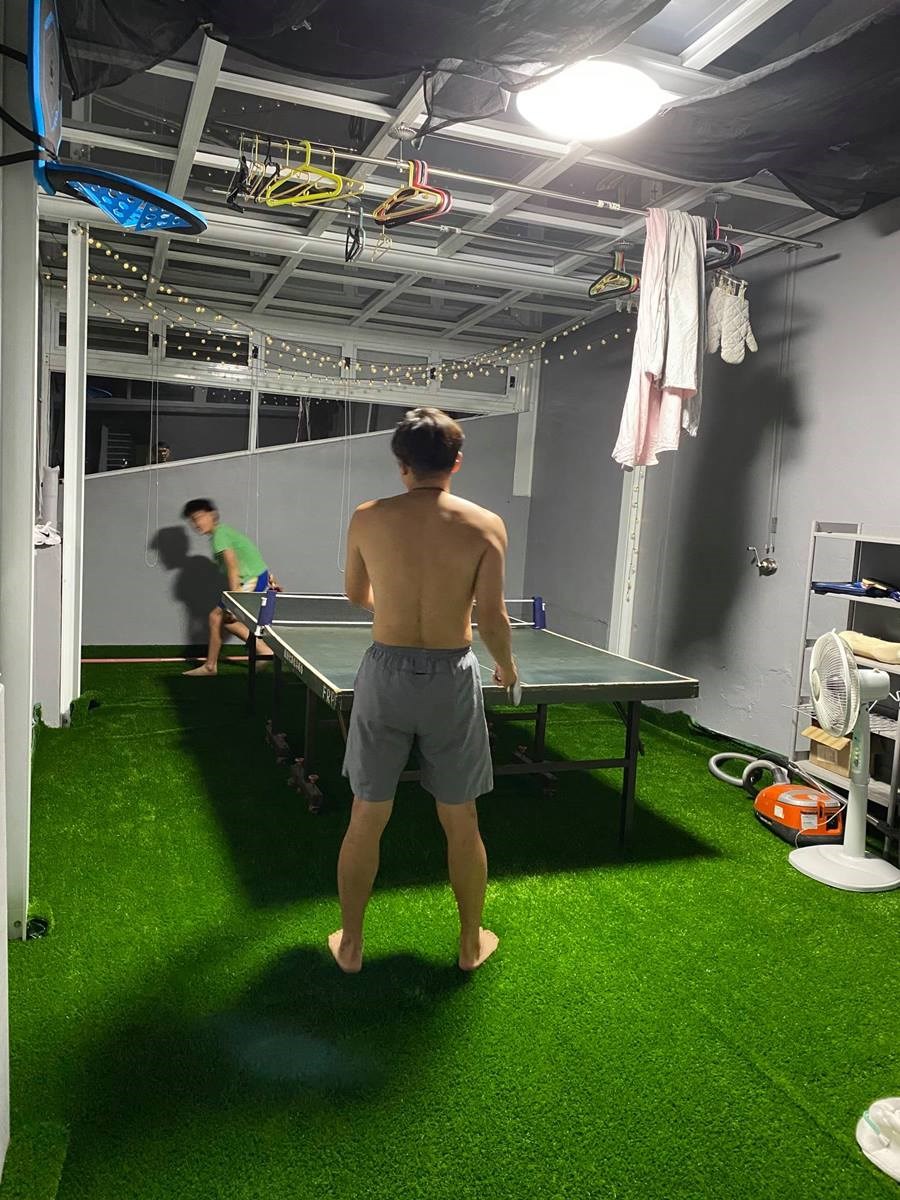 晚上下課後還可以上頂樓廝殺幾場桌球 晚上下課後還可以上頂樓廝殺幾場桌球