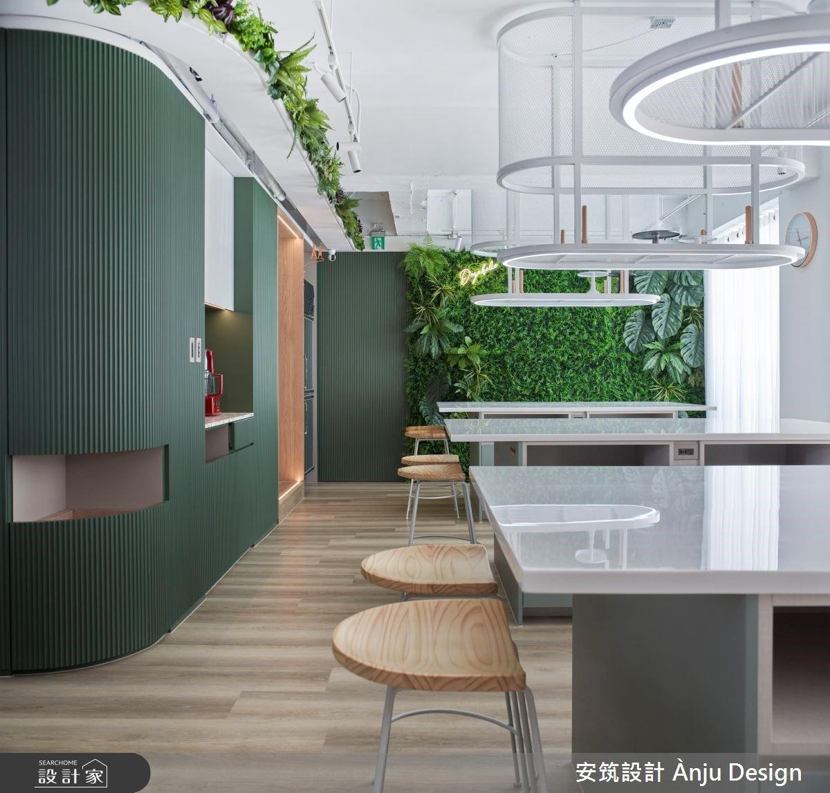 擁有30坪的商業空間,是位於都市一隅的烹飪教室。不同
