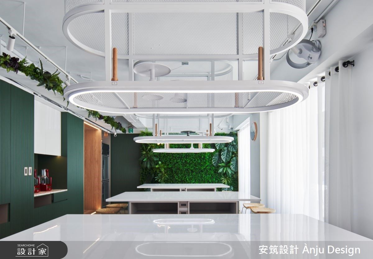 擁有30坪的商業空間,是位於都市一隅的烹飪教室。不同