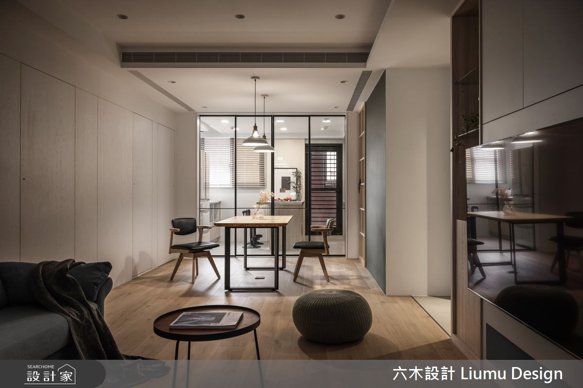 28 坪的現代風住宅,使用大面積的白底鋪陳,加上大地