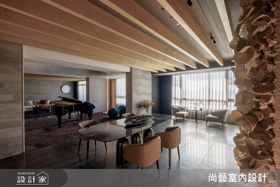 餐廳移到窗戶旁,在自然光與景緻的陪伴下,豐富每天的用餐情境。 餐廳移到窗戶旁,在自然光與景緻的陪伴下,豐富每天的用餐情境。