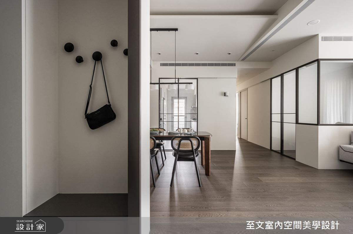 屋主夫妻買下這間閒置七、八年的毛胚屋,並邀請至文設
