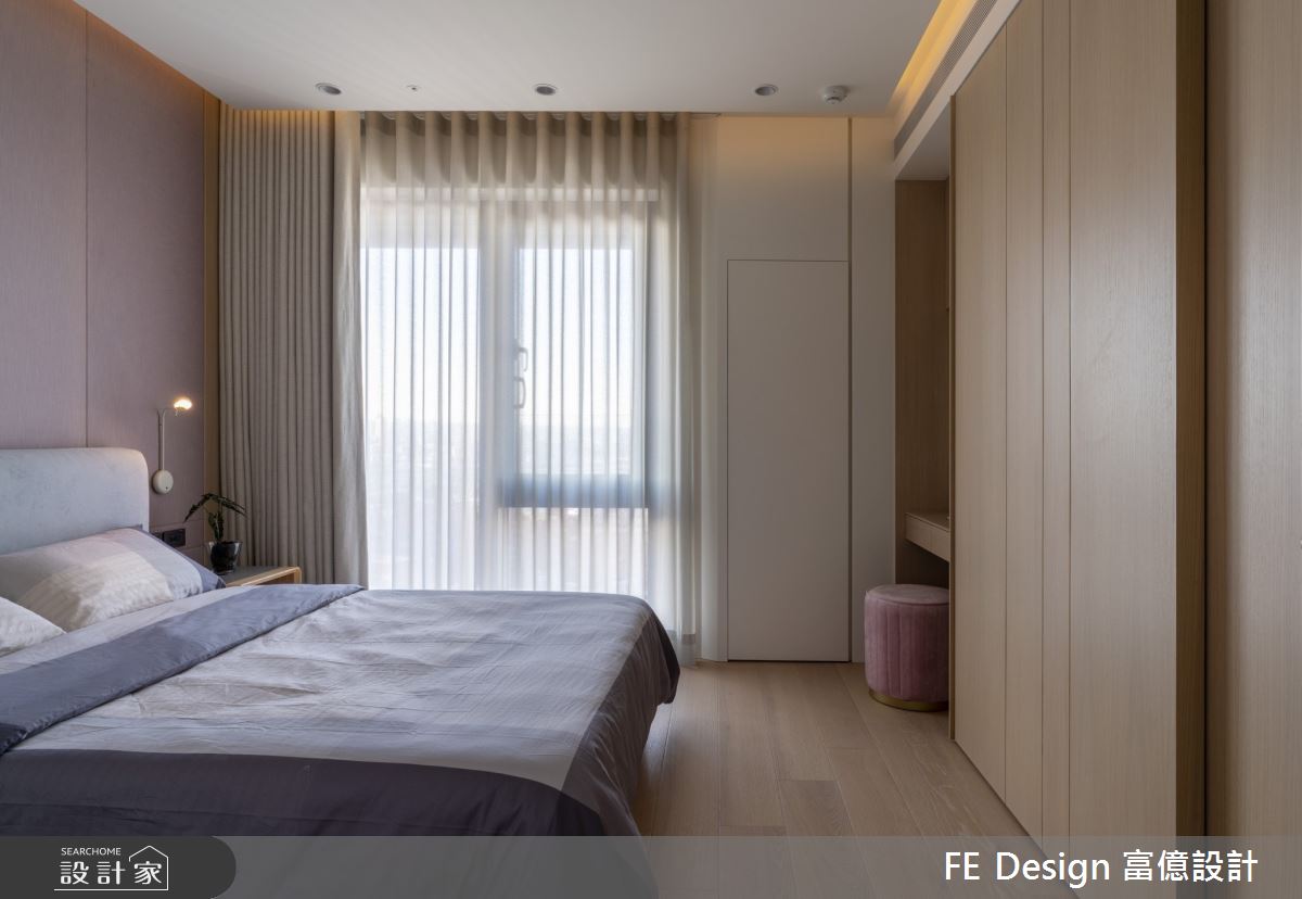 室內40坪的新成屋,擁有3房2廳3衛,屋主為一對新婚夫