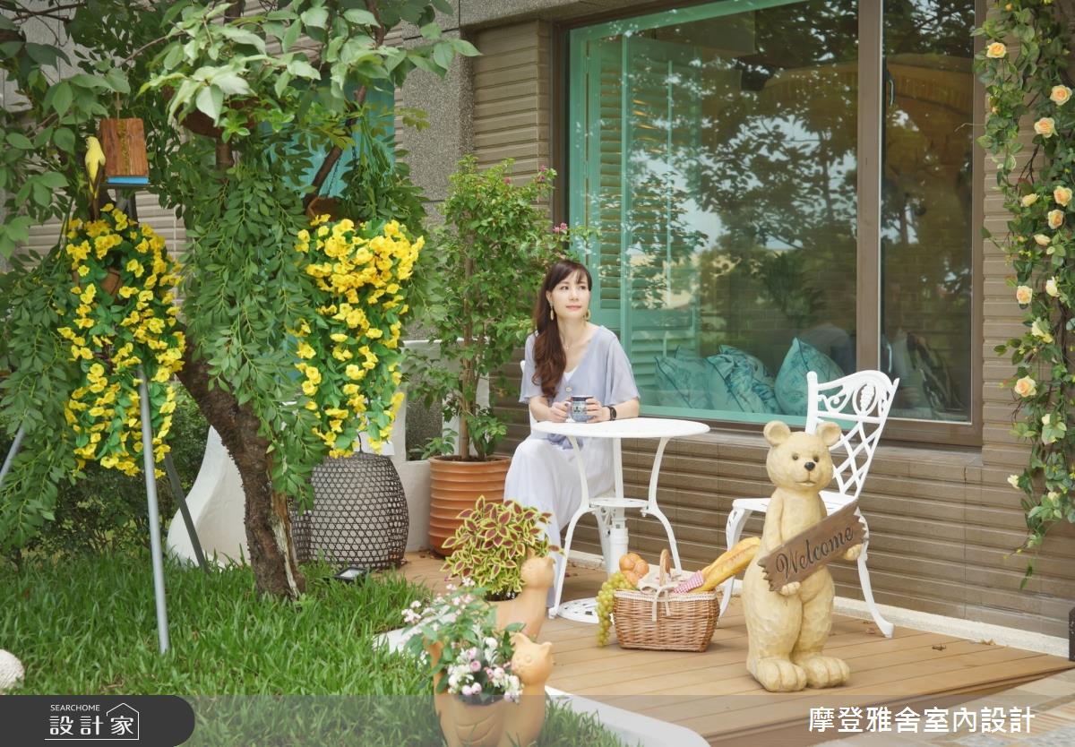 如有室外空間,擺上鑄鐵桌椅,即可在夏日擁有希臘度假氛圍。 如有室外空間,擺上鑄鐵桌椅,即可在夏日擁有希臘度假氛圍。