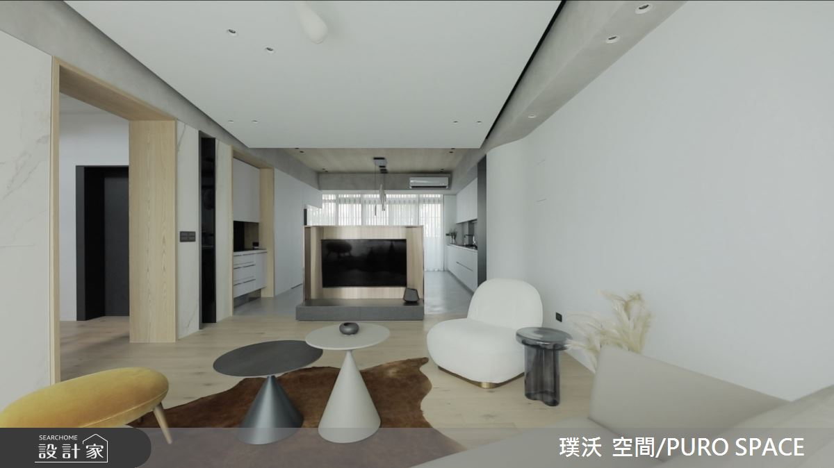 樸實、平靜溫和的一家四口,在河岸邊幽靜的環買了一棟