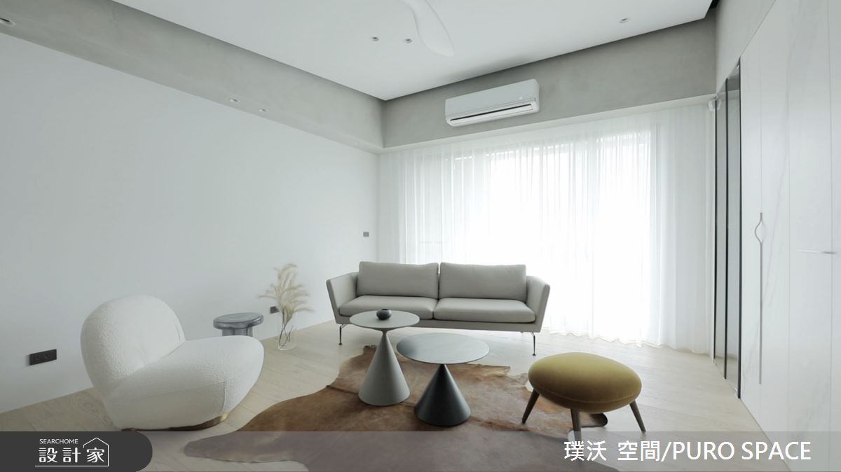樸實、平靜溫和的一家四口,在河岸邊幽靜的環買了一棟