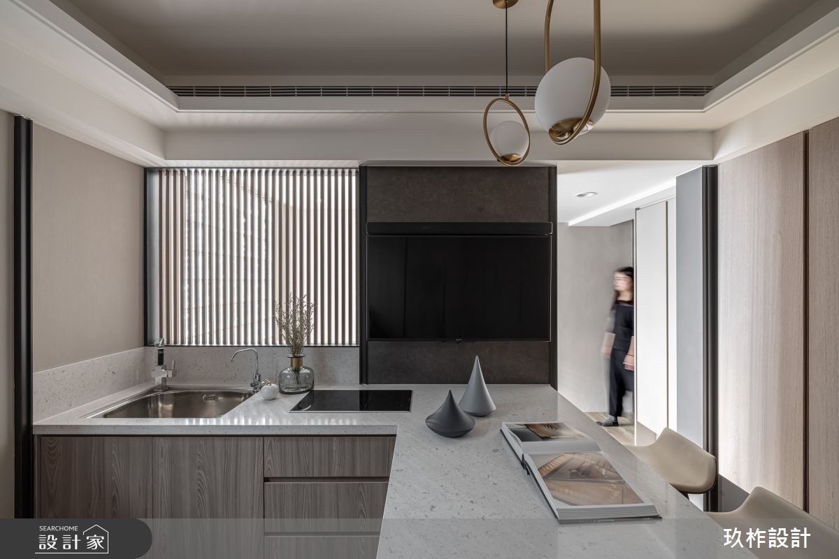 近20年屋齡的老屋內,原屋況的採光不良導致空間陰暗,