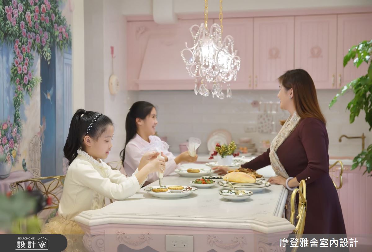 在摩登雅舍室內設計主持設計師王思文(Vivian)與汪忠