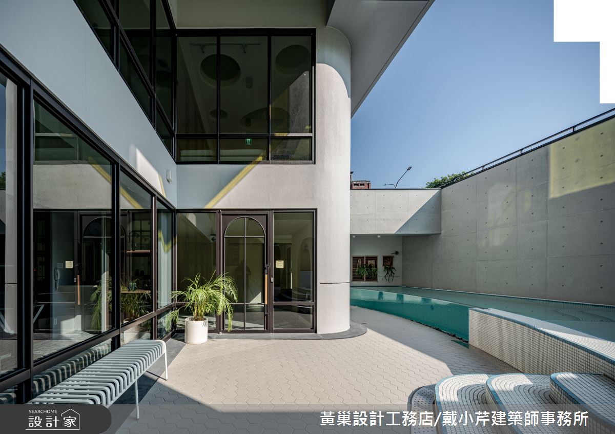 擁有建築師資格的黃建華設計師,善於土地規劃、建築設