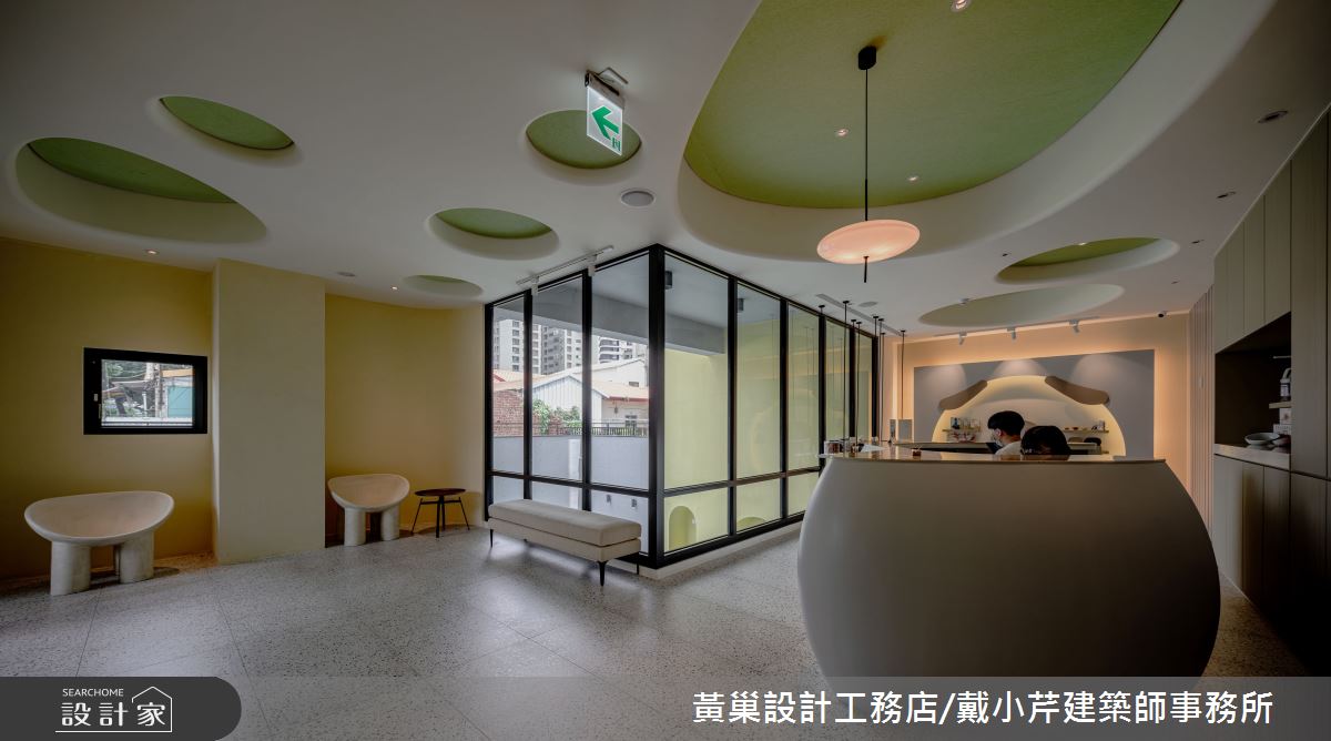 一樓大廳運用灰黃藍色調,刺激寵物的視覺反應。 一樓大廳運用灰黃藍色調,刺激寵物的視覺反應。