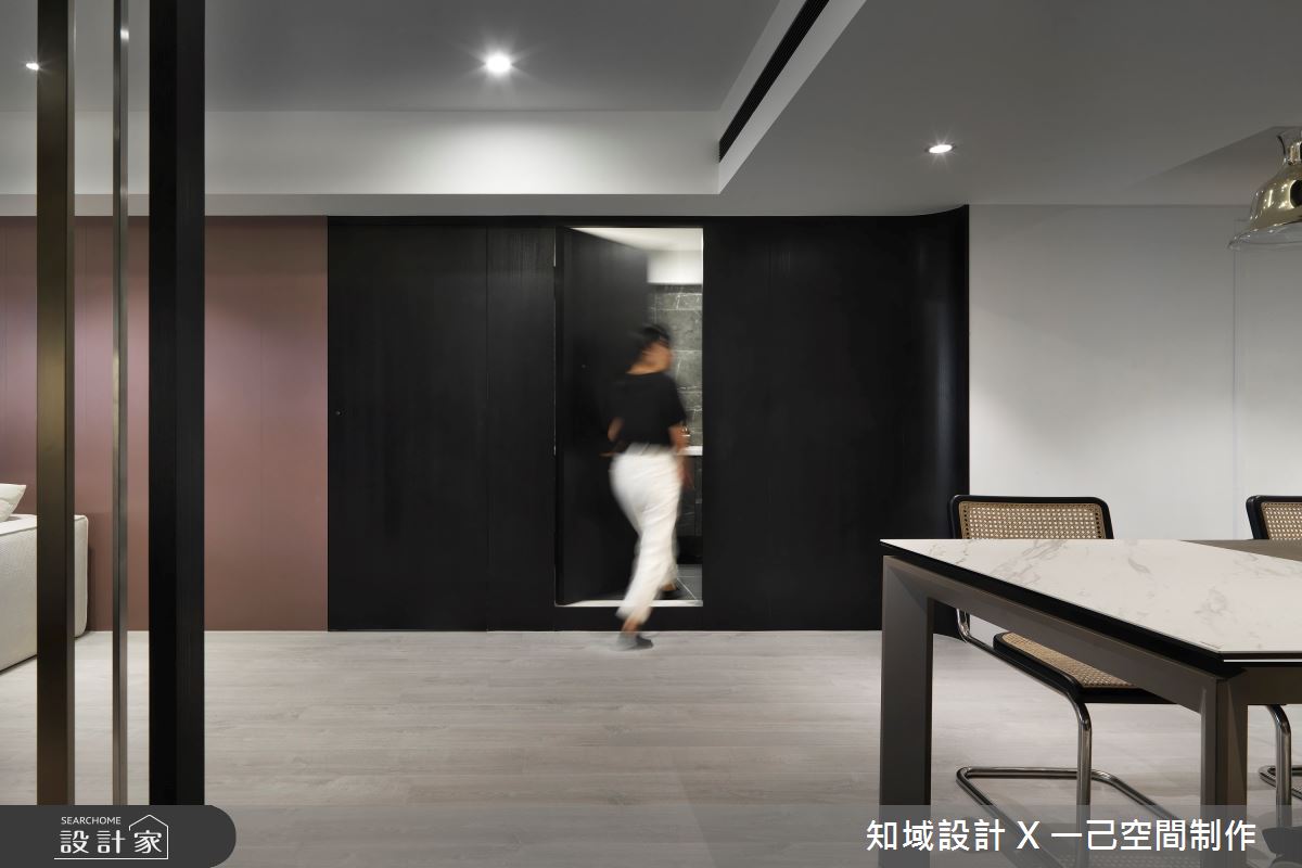 室內45坪的老屋,原為辦公空間要改為住宅,格局與管線