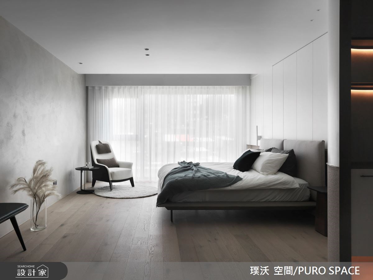 幽靜愜意的河岸景觀旁,座落一棟住著兩大兩小的透天別