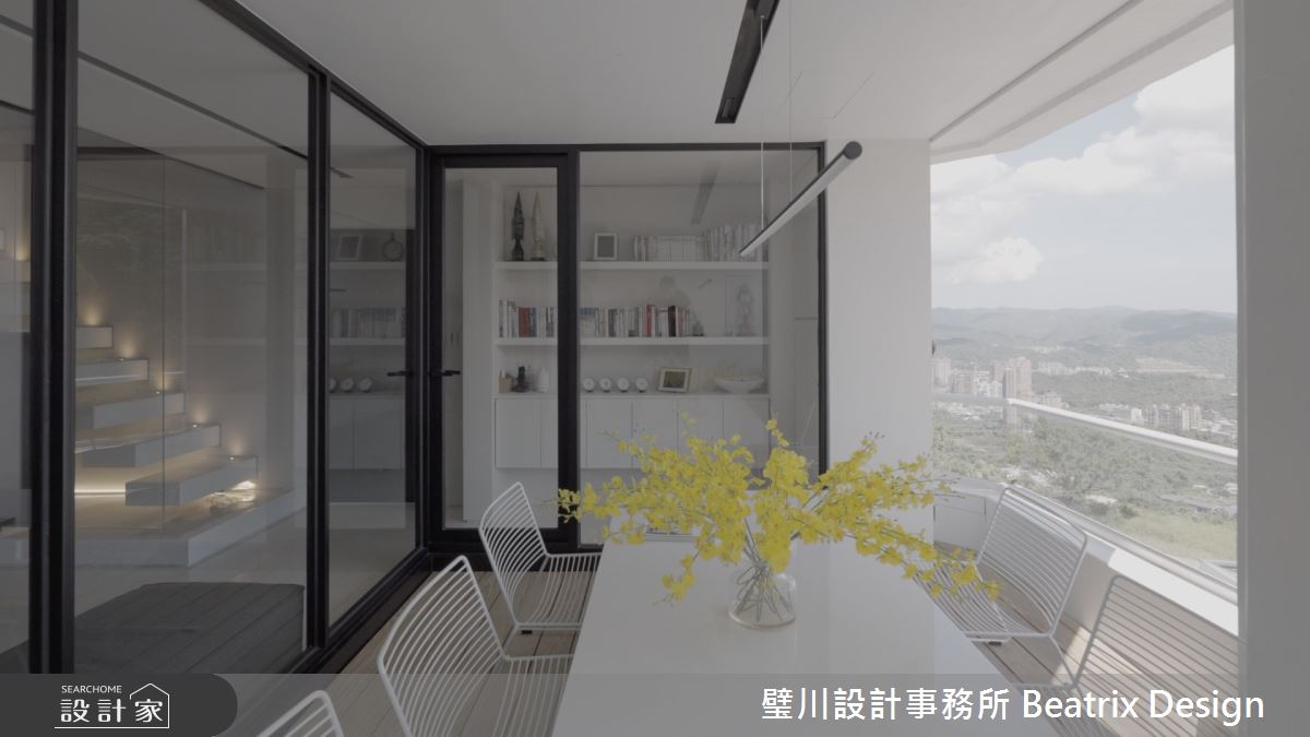 每天起床,俯瞰臺北盆地、眺望基隆嶼,是屋主 Jack 夫