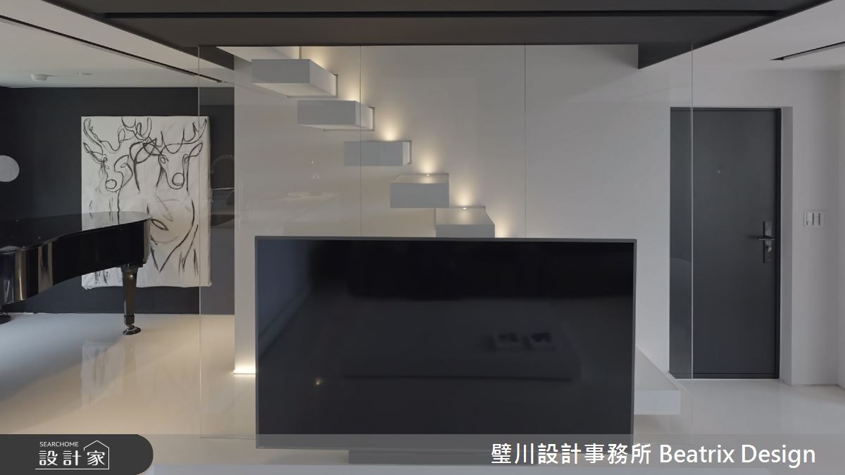 每天起床,俯瞰臺北盆地、眺望基隆嶼,是屋主 Jack 夫