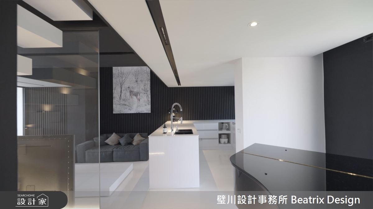 每天起床,俯瞰臺北盆地、眺望基隆嶼,是屋主 Jack 夫