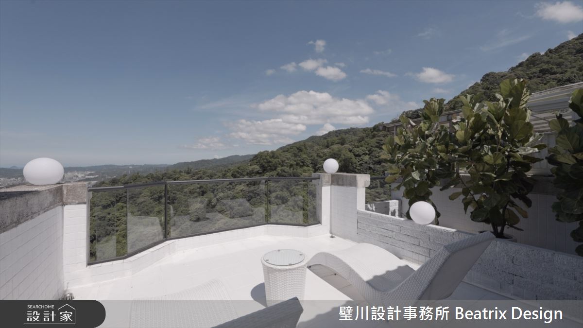 每天起床,俯瞰臺北盆地、眺望基隆嶼,是屋主 Jack 夫