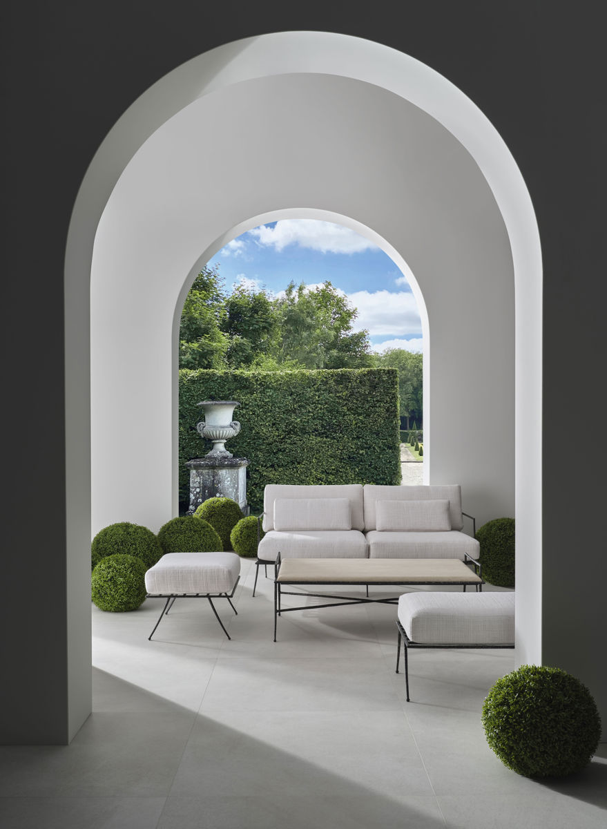 Naxos Loveseat